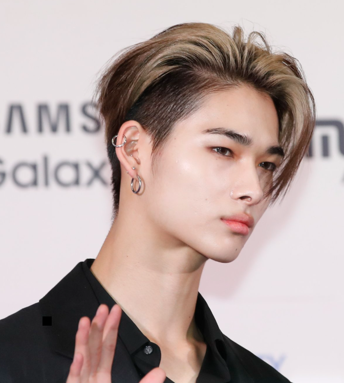 엔하이픈 일본 멤버 니키가 삼일절을 부럽다라는 발언을 했다가 사과하는 모습