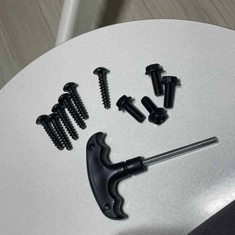 T육각렌치와 볼트