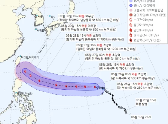  괌 할퀸 태풍 마와르 대만 향해, 태풍 경로
