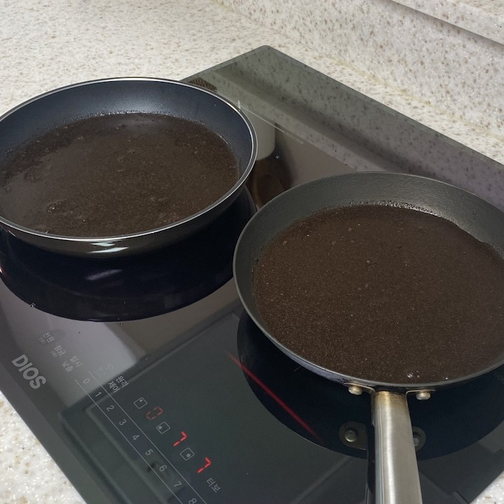 커피찌꺼기로 후라이팬 기름때 없애는 법