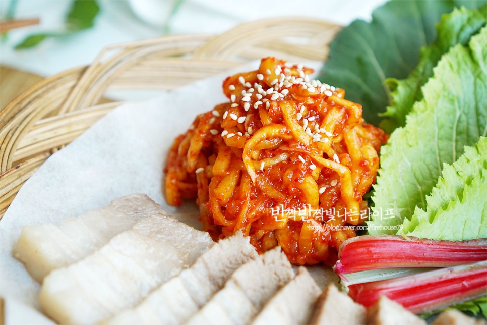 만들기 삼겹살수육 보쌈김치 맛있게~ 무수분 수육 보쌈 무김치 23