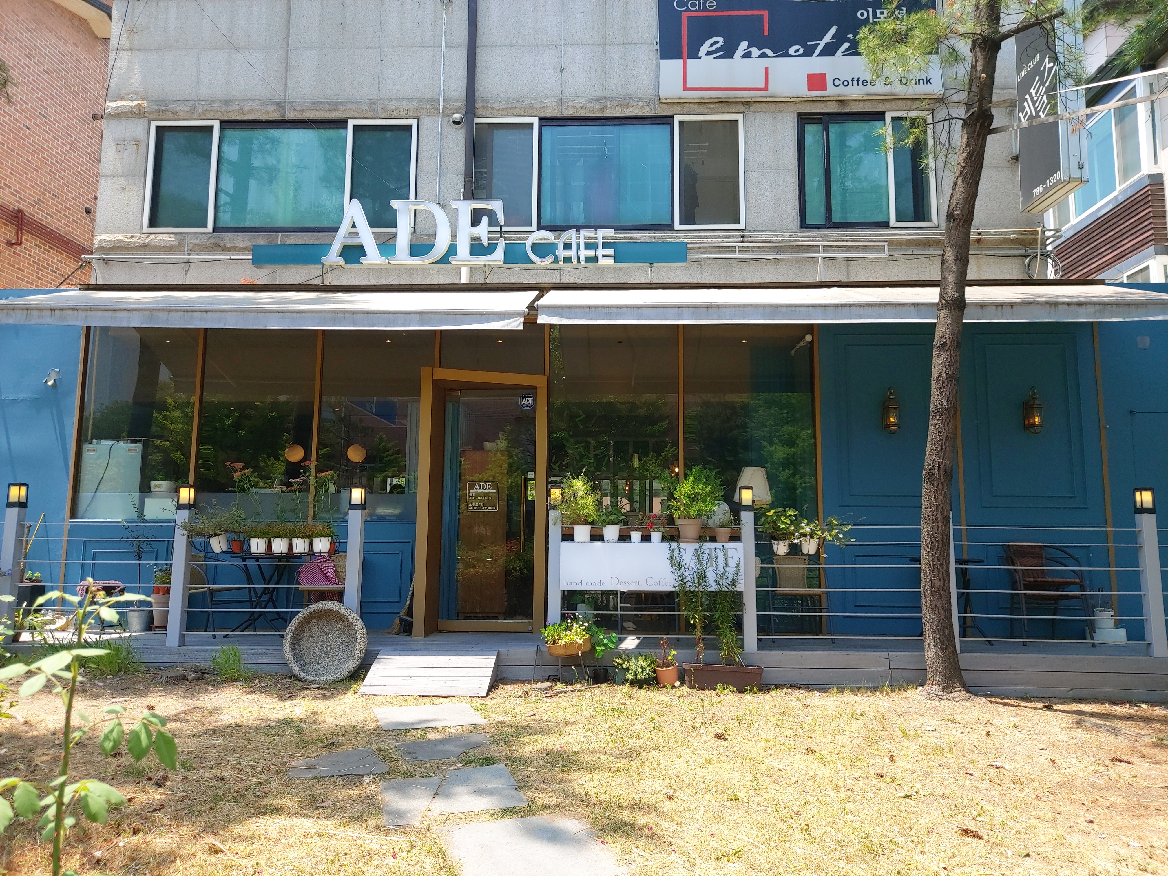 ADE cafe