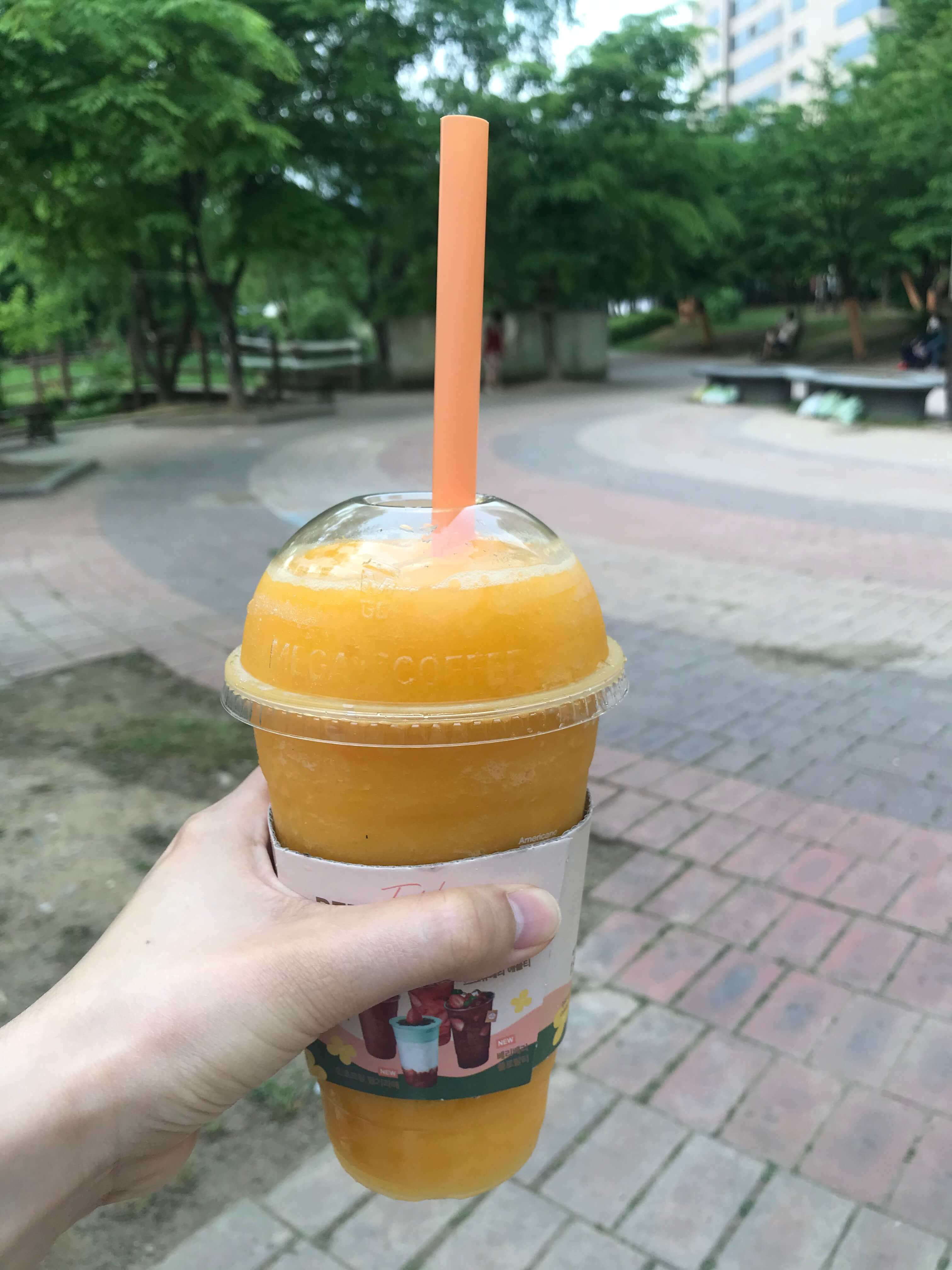 메가커피 딸기요거트스무디/골드망고스무디 가격 및 후기 메가커피 딸기요거트스무디/골드망고스무디 가격 및 후기
