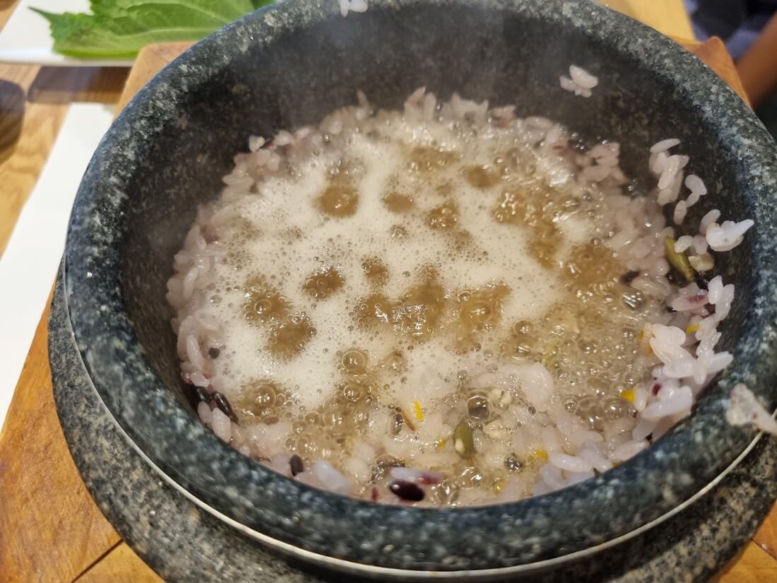 돌솥밥-끓는물