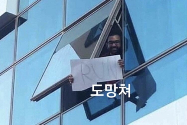  면접이 끝나고 나오는 길에 위를 봤더니.jpg