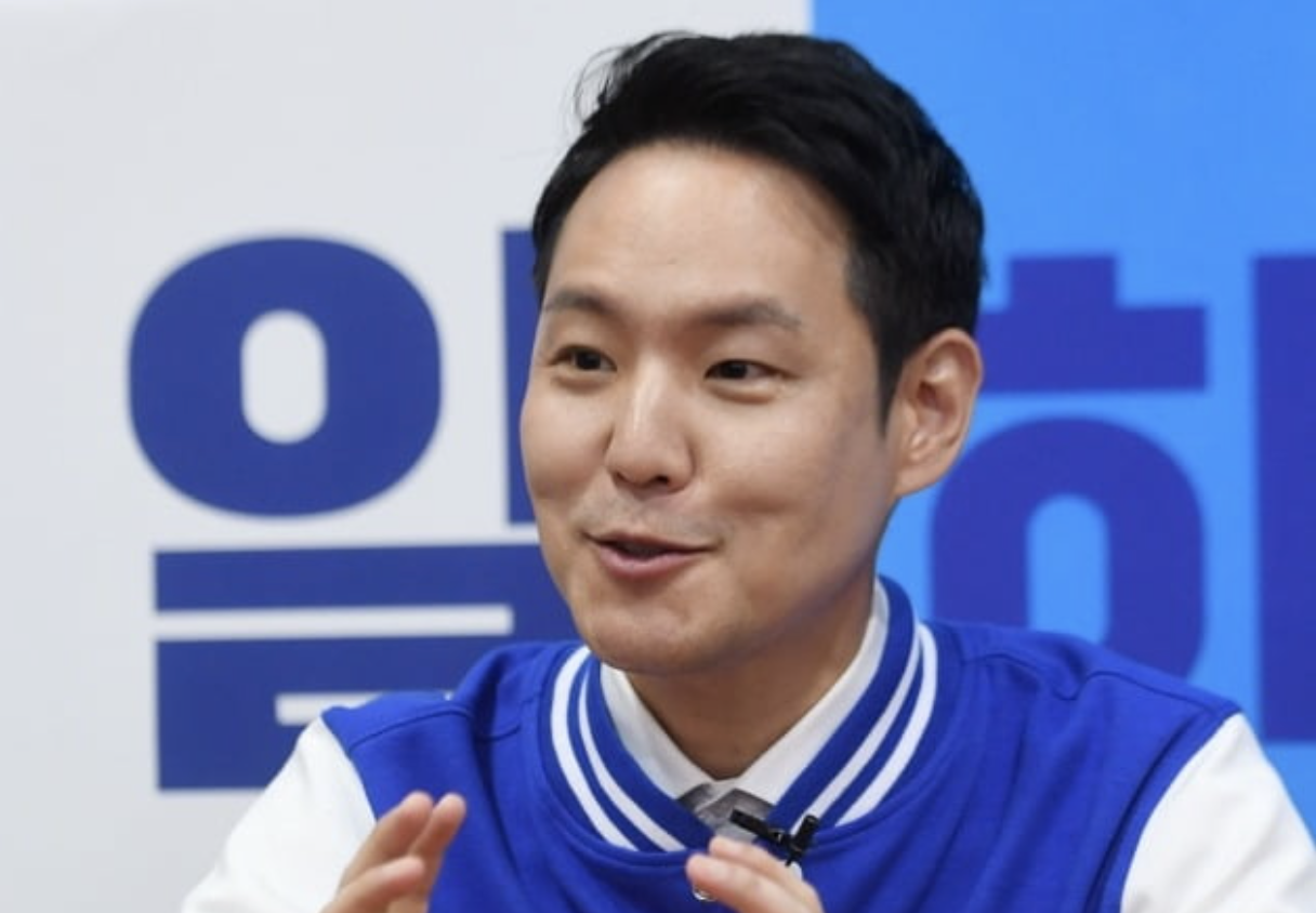  민주당 김한규 고향 재산 나이 학력 프로필 부인 장보은 (청와대 정무비서관 출신)