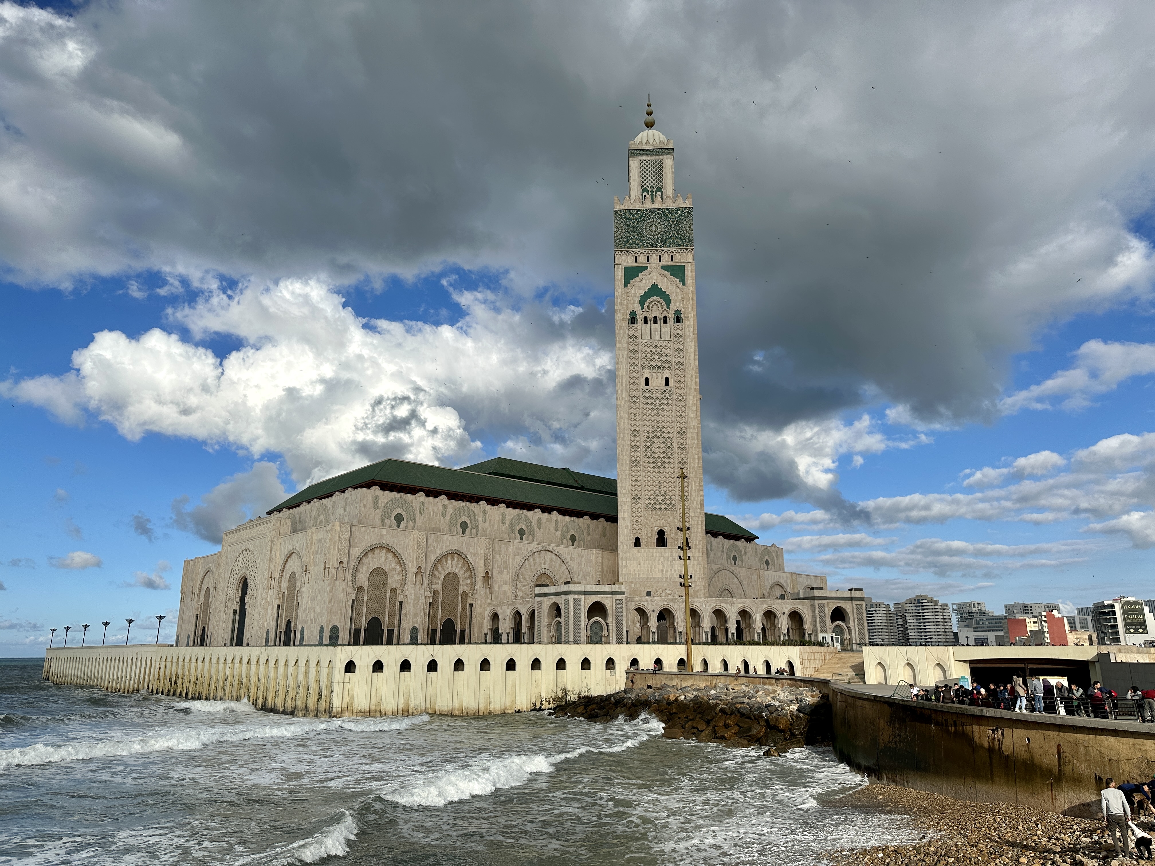 대서양 바다 위에 세워진 하산 2세 모스크