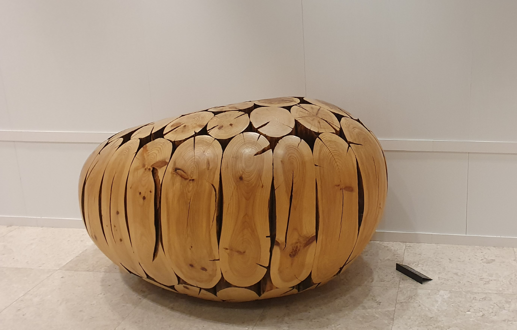 양평 현대블룸비스타 이재효 나무 조각품 의자