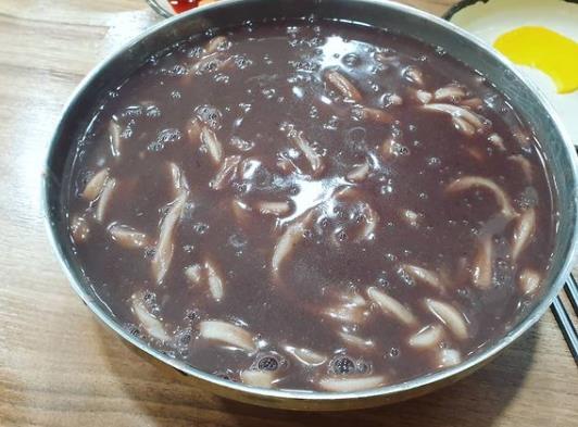  6시내고향 전주남부시장 팥칼국수, 새알팥죽, 피순대, 피순대국밥,무쇠솥 파는곳