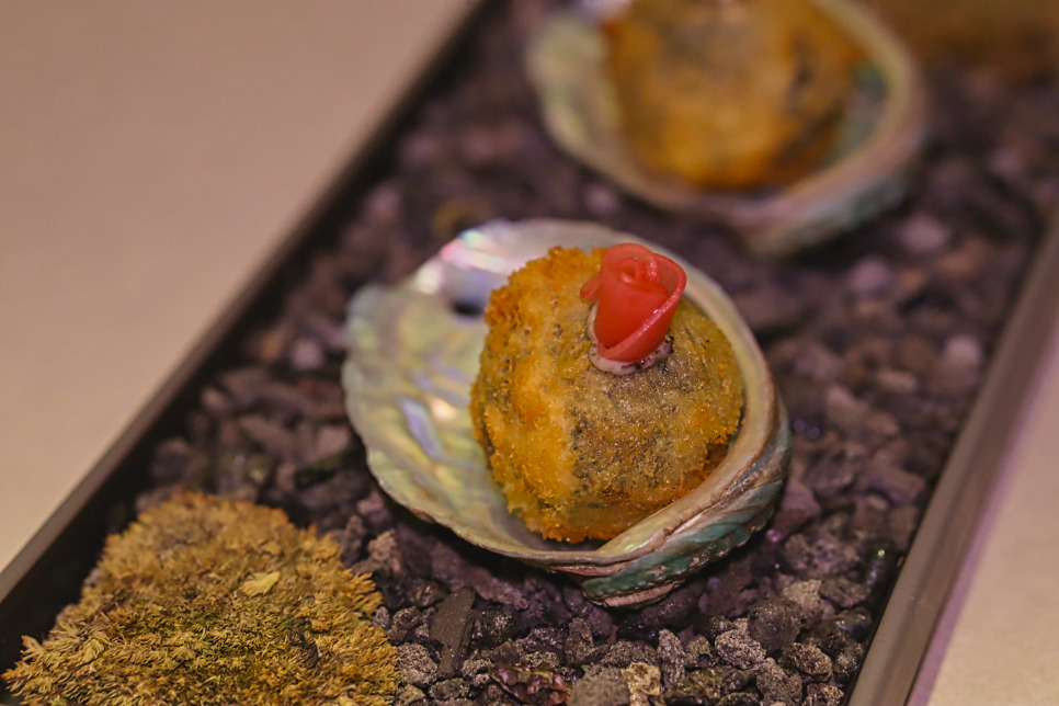 깻잎으로 감싼 새우튀김