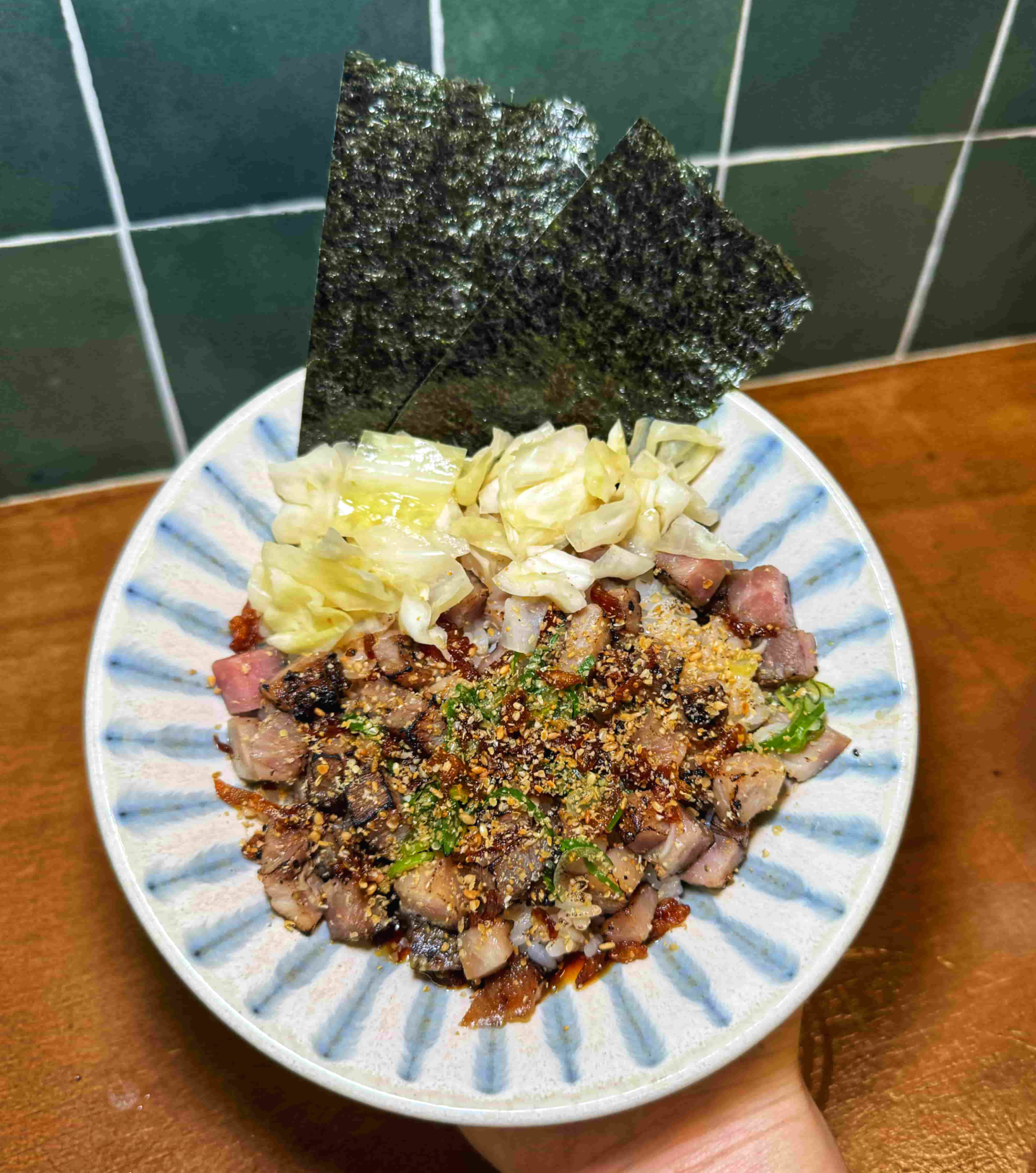 합정 맛집 &#39;멘도무카우&#39;에서 주문한 사이드 메뉴인 미니차슈덮밥 사진