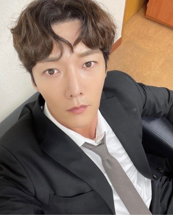  최진혁, 유흥주점에서 술마시다 적발…'미운우리새끼'에서도 하차