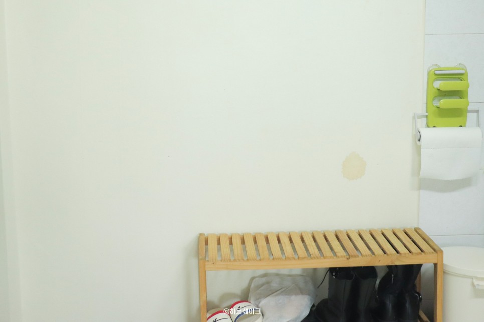 셀프인테리어 벽 페인트 칠하는 방법 벽지페인트 처음해봤는데 별거없네요. 벽지위에 칠해요. 4