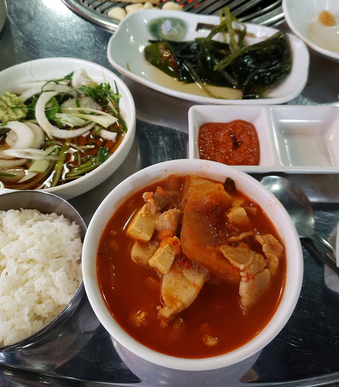 낫개/다대포 연탄공장 김치찌개