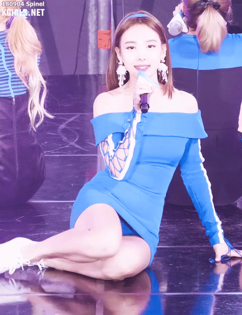  오프숄더 트와이스 나연 무대 움짤 gif