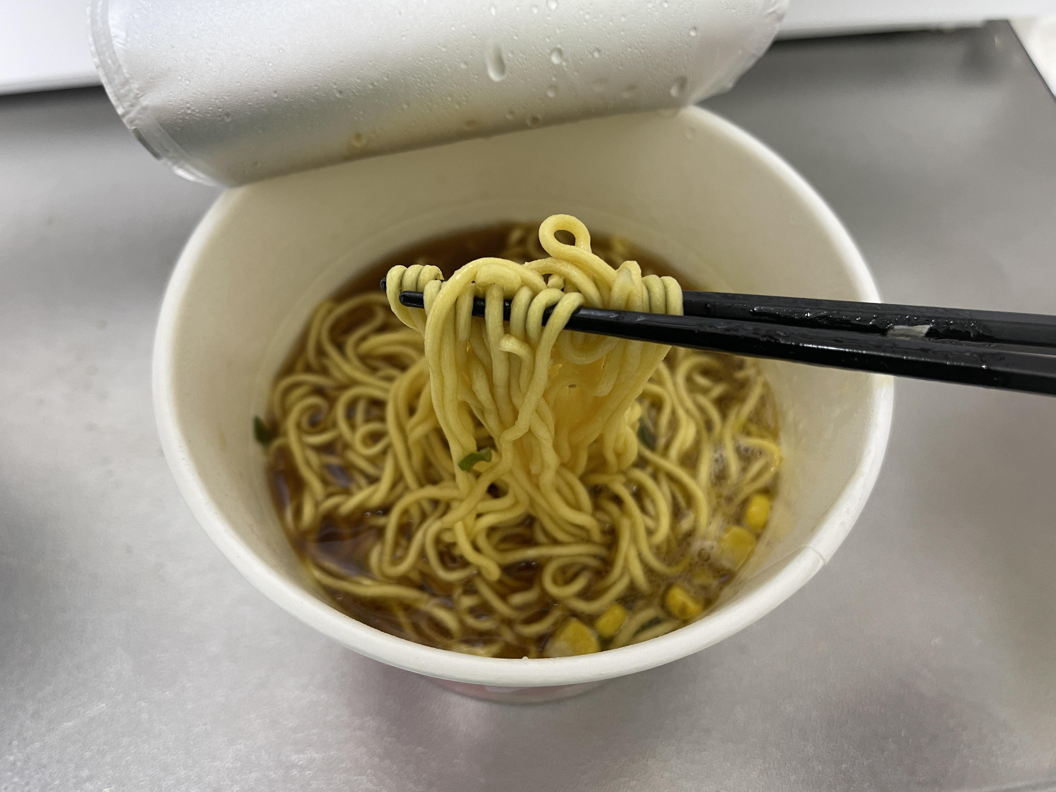 통통한 면 한 젖가락