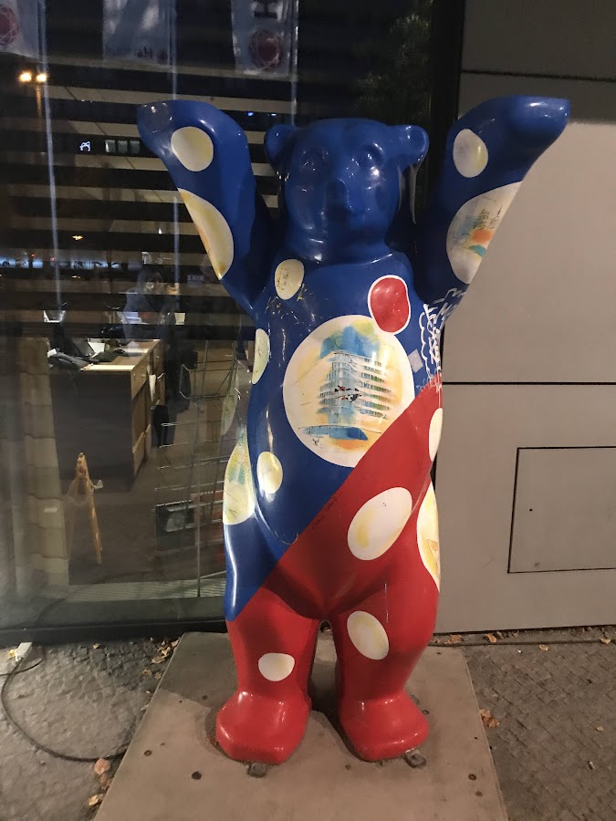  Sep 22- Oct 11, (10) 베를린 미팅, 밤거리, 특이한 건물들, 메르세데스 벤츠 갤러리