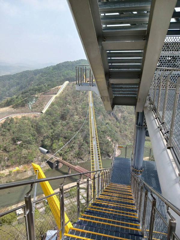 소금산 스카이타워 계단