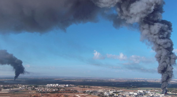 이스라엘-팔레스타인-하마스-공습-주변지역-검은연기-치솟아