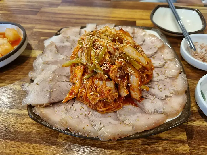 백반기행 177회 윤소이 편 돼지국밥 비빔수육국수 비빔국수 수육 합천 맛집 소개