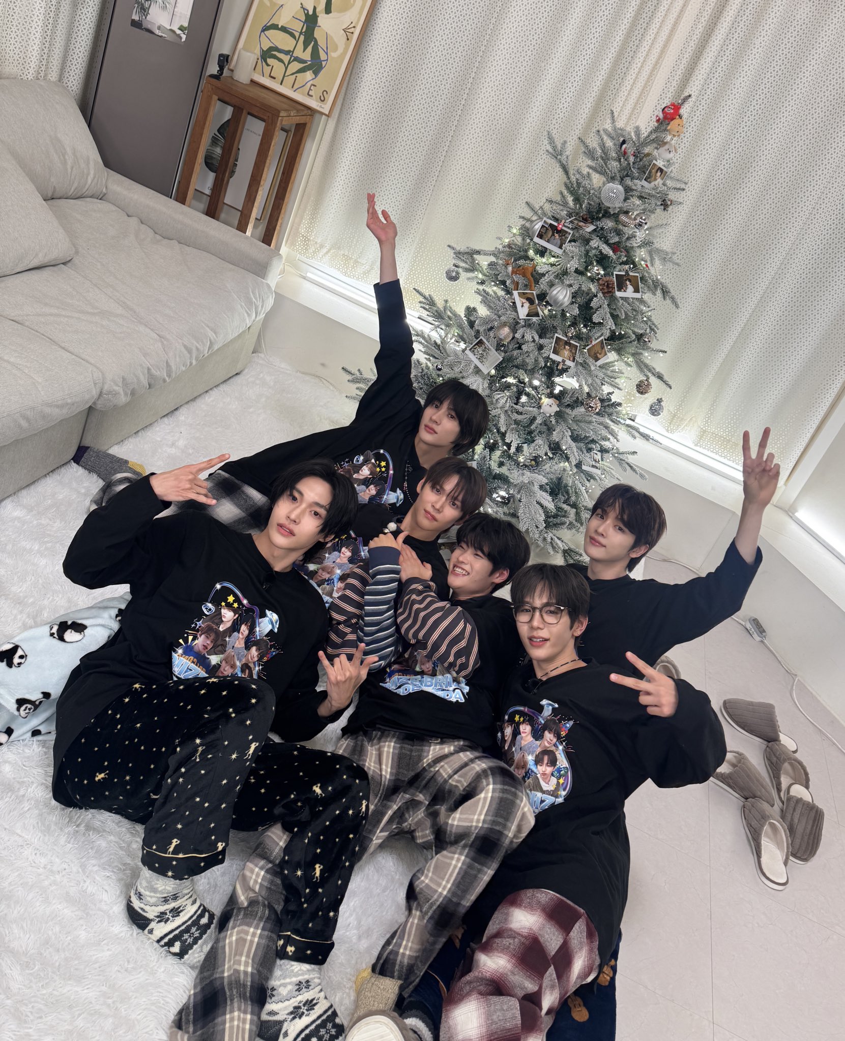 20250114위라이즈트위터공계가족사진