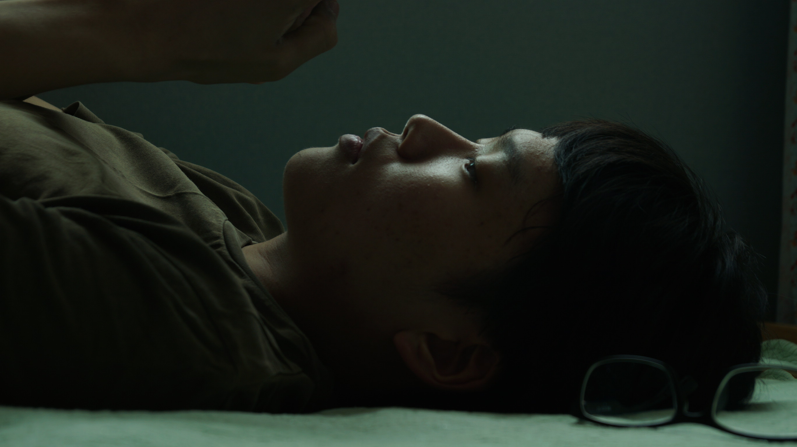  멍자국을 늦게 발견하는 이유 [새벽감성 에세이]