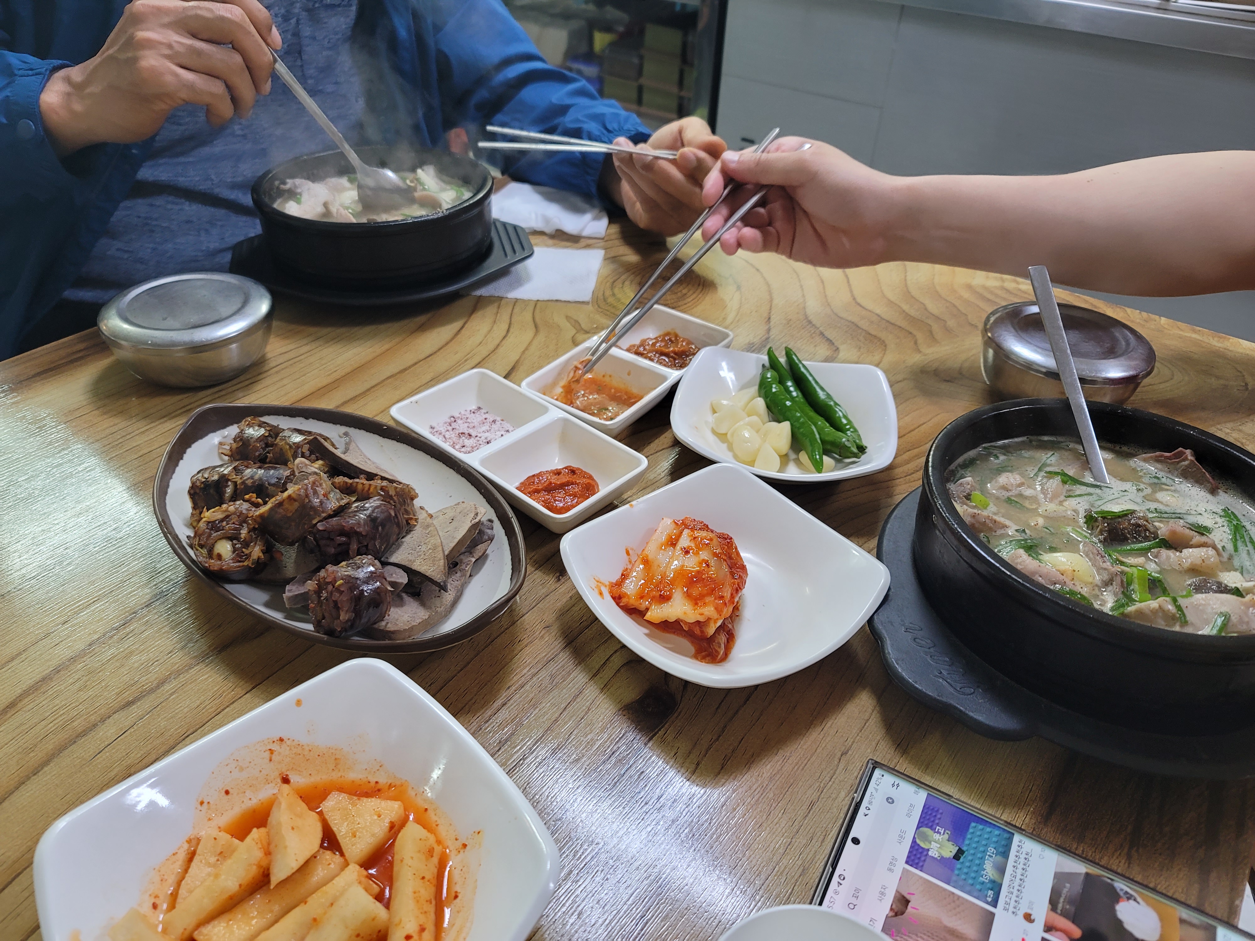 단양구경시장 먹거리&amp;#44; 흑마늘 닭강정과 마늘순대&amp;#44; 통마늘순대국 (구경시장 주차팁)