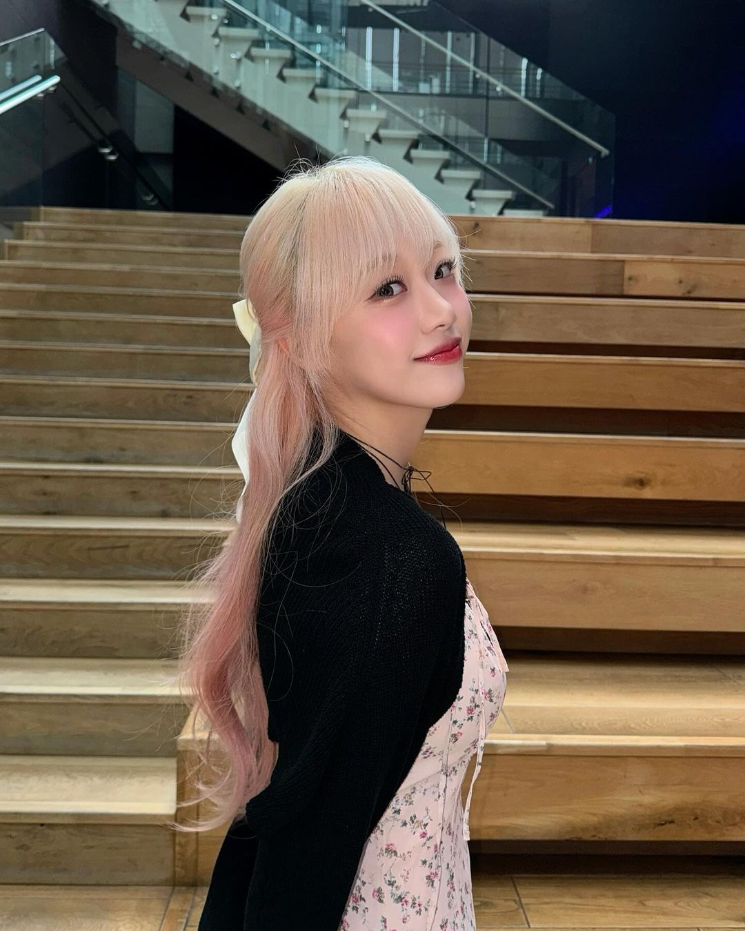 이슈유머걸그룹kpop헉짤연분홍 꽃원피스 입은 건강한 봄처녀 시그니처 지원-3번 이미지