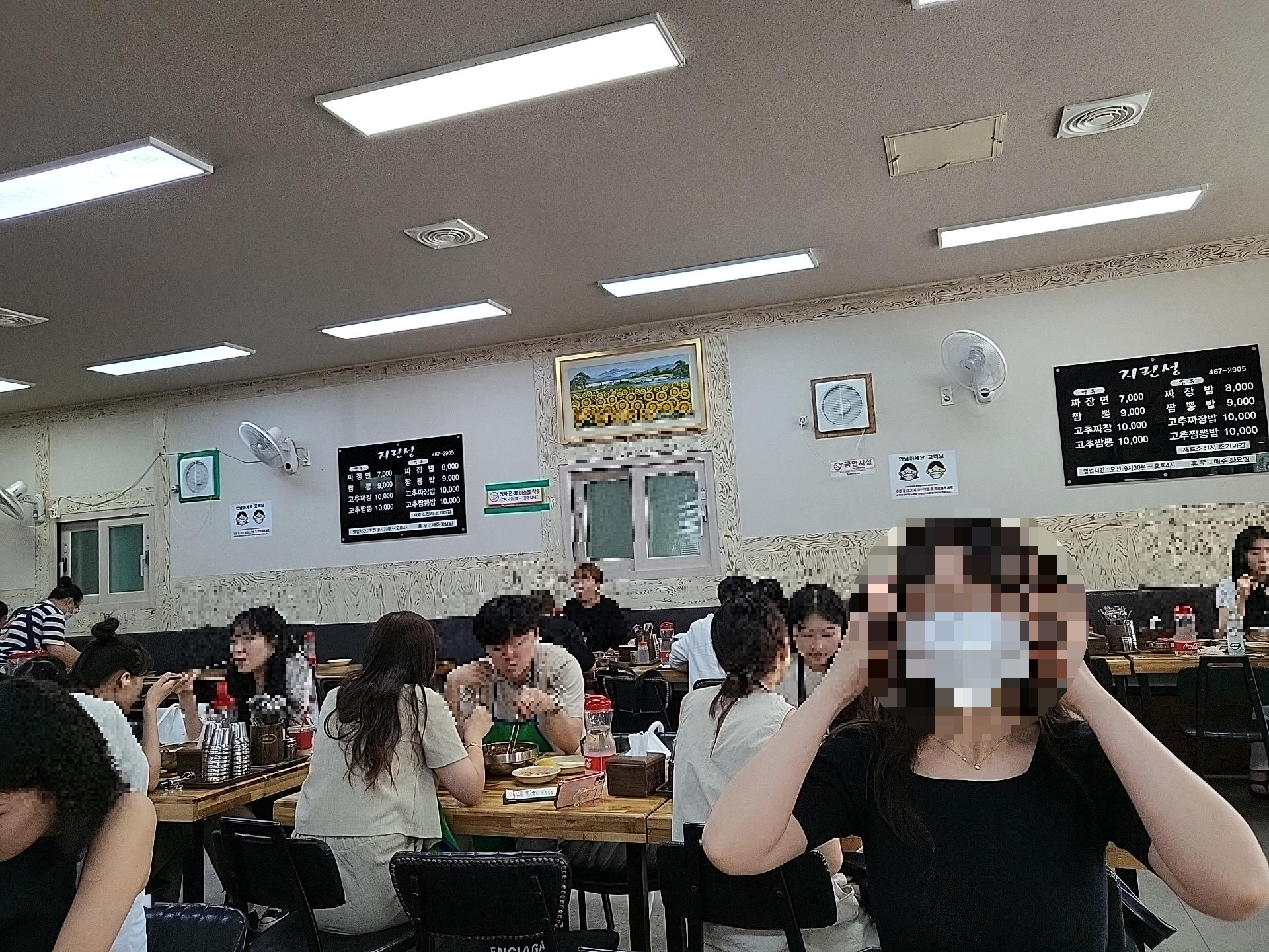 내부도 손님이 가득찼다 항상 사람이 많다