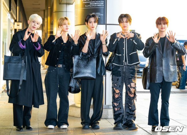 짬 차이 보인다는 오늘자 아이돌들 공항 패션 출국룩.jpg | 인스티즈