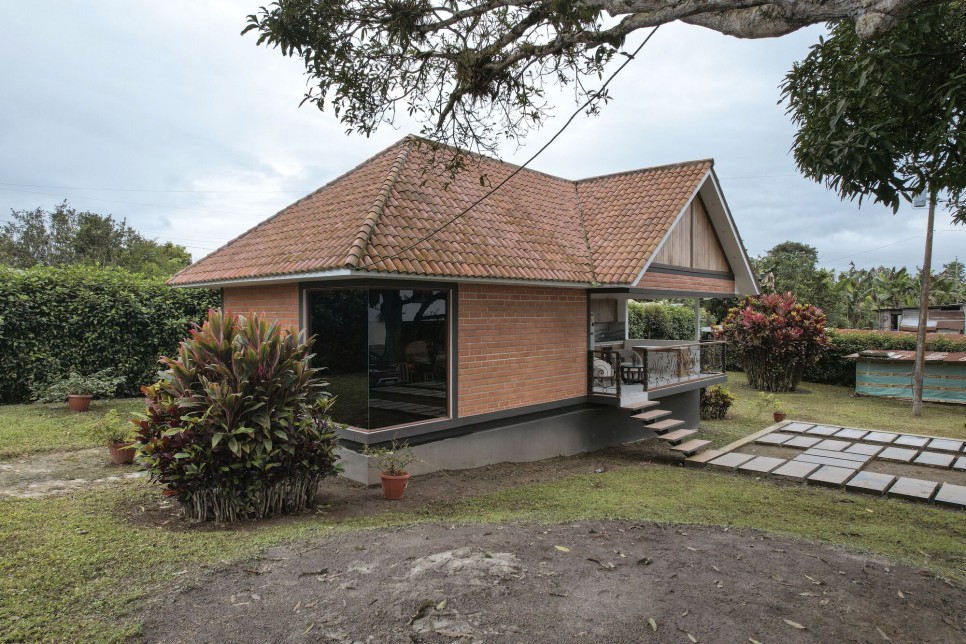 구조의 홀리데이 홈, Casa PR21008 by Engawa Archlab 포치 겸 거실? 이런 집 처음이야! 독특한 13