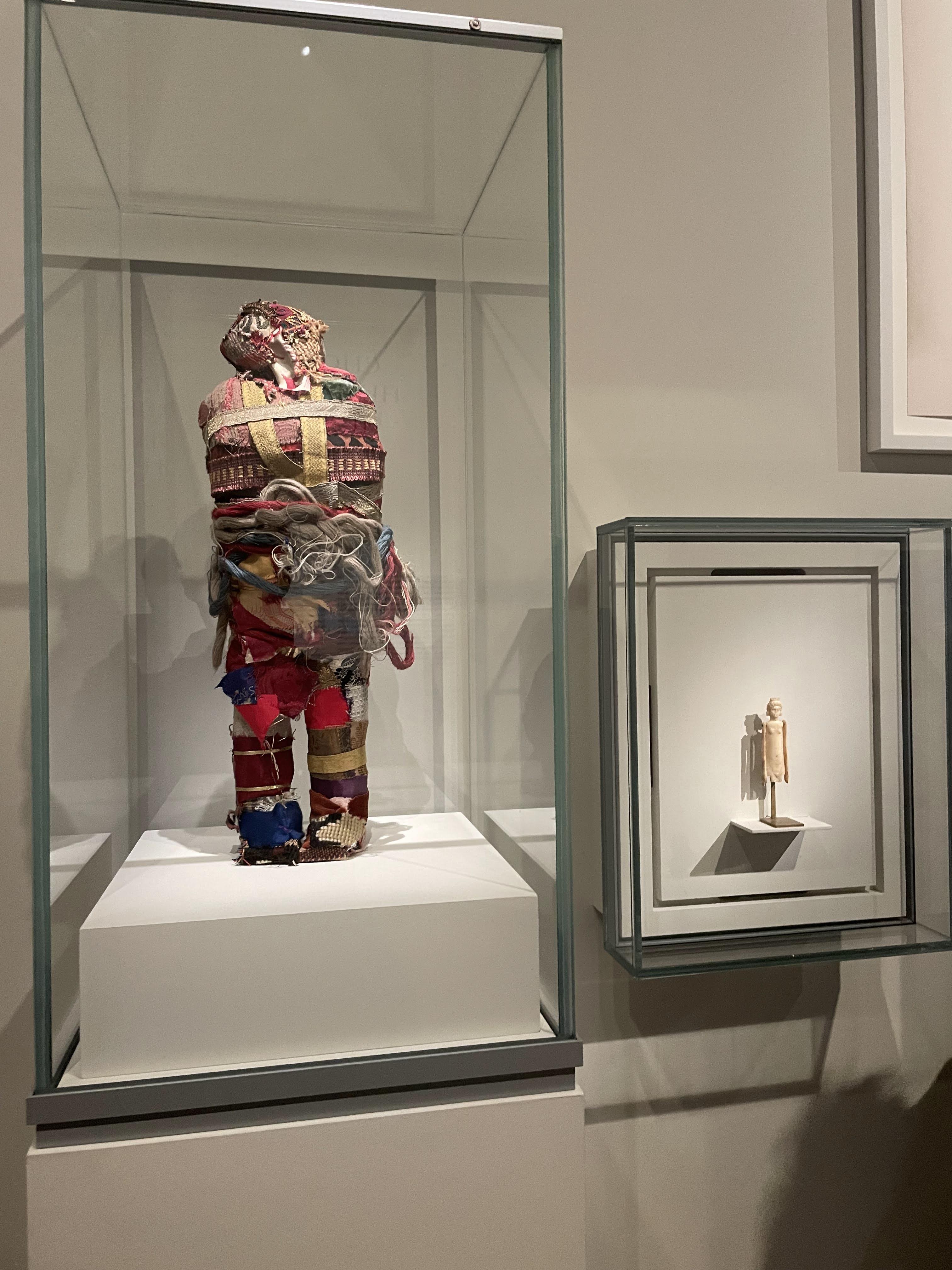 사물들, 루브르박물관 전시회, 37