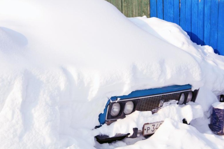 겨울철 차량에 쌓인 눈의 위험성1