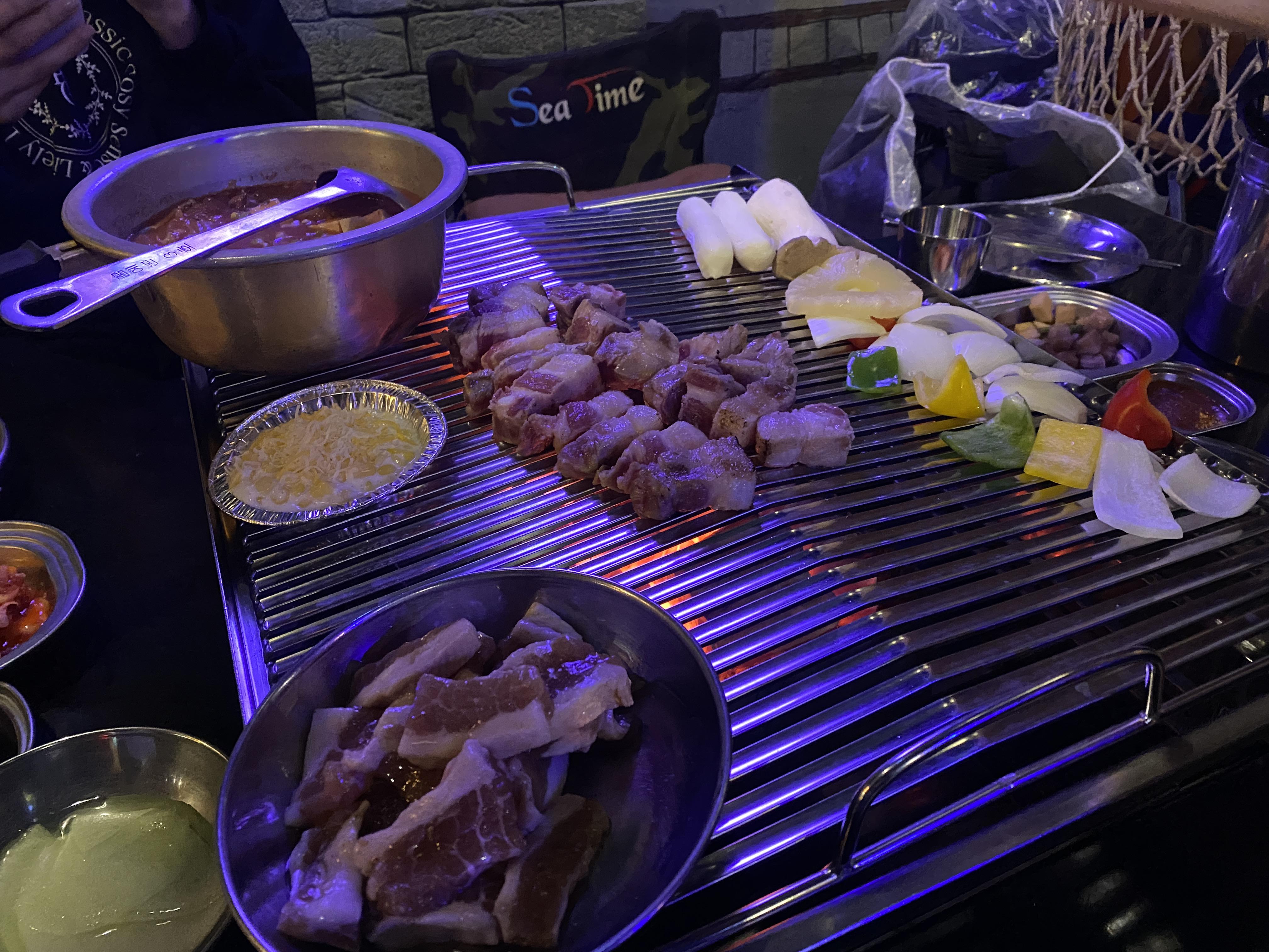 강남 삼겹살 고기집 - 난장캠프