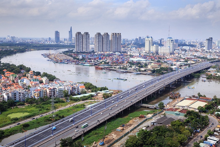베트남-도시-전경-강-도로