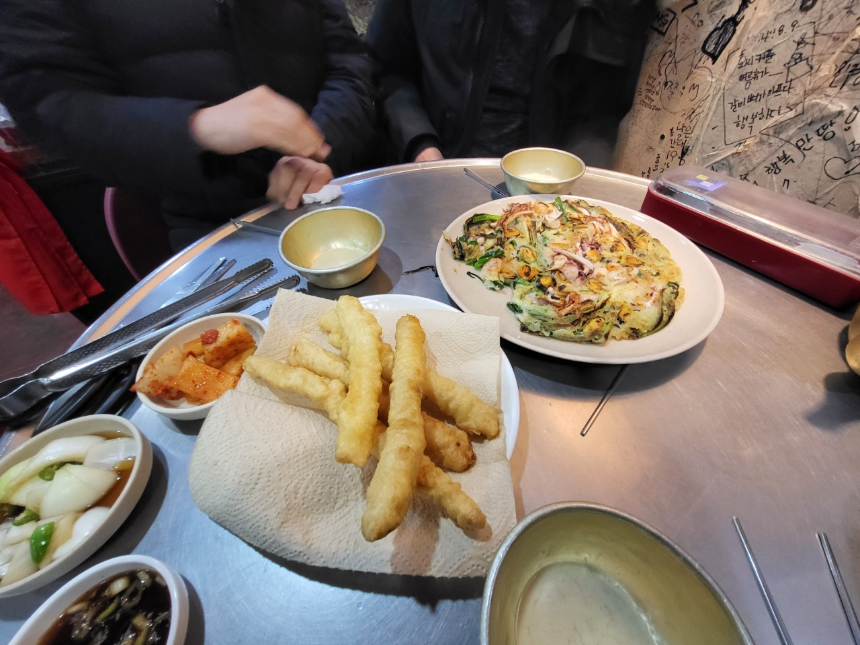 봄날은간다의 메인메뉴 오징어튀김&#44;오징어파전