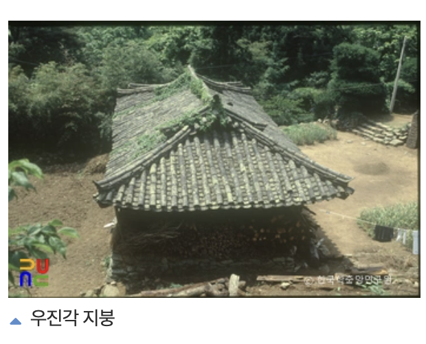 왼쪽부터 맞배지붕, 팔작지붕, 우진각 지붕 / 출처: 한국민족문화대백과 사전