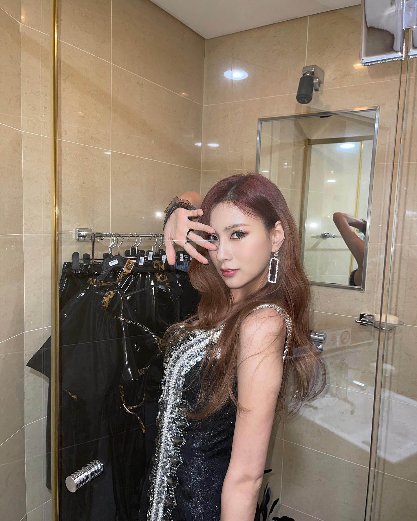  에이핑크 오하영 HORN 호피 컨셉 사진
