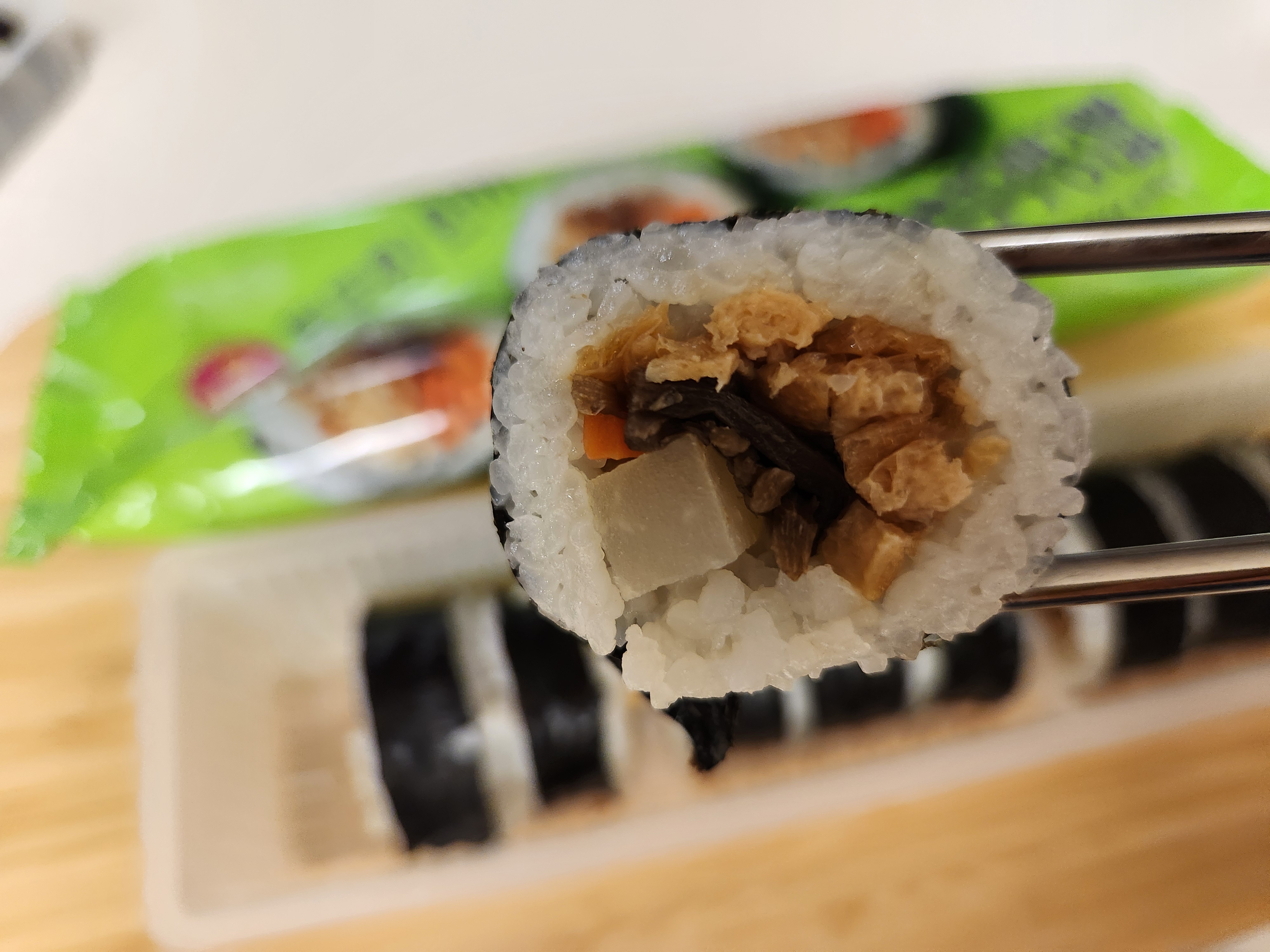 노브랜드-유부우엉김밥-단면