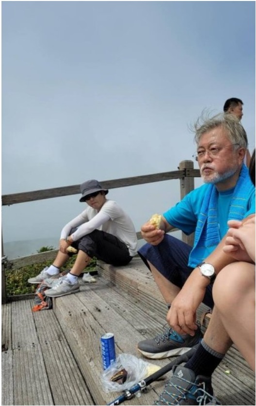 내로남불 문재인 일본 제품 소비 비판