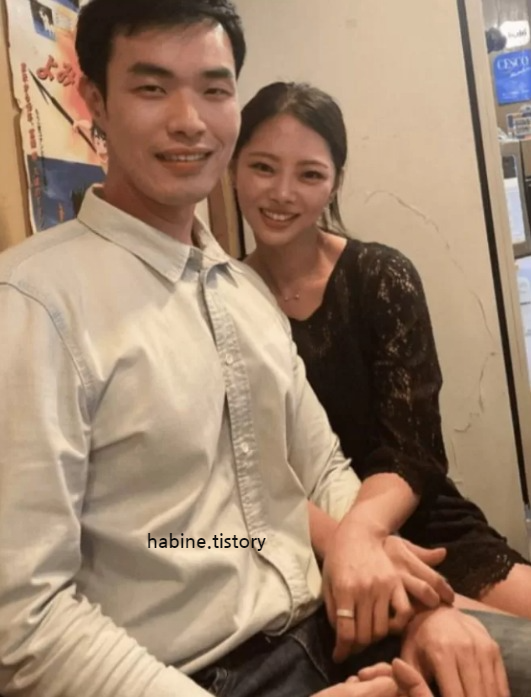 10기 영식 옥순 팔짱 끼고 있는 모습