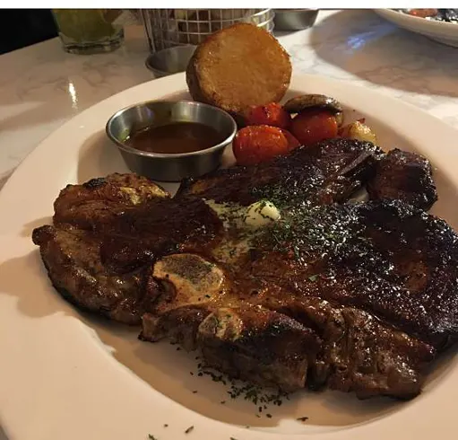 폴이네키친