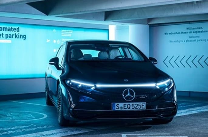 세계 최초: Mercedes-Benz 및 Bosch 무인 주차 시스템 상용 승인 VIDEO: World first: Mercedes-Benz and Bosch driverless parking system approved for commercial use