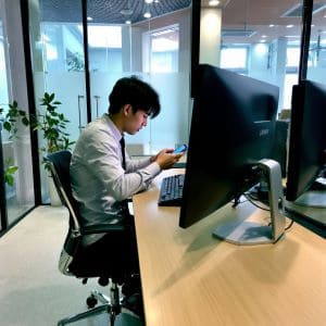 허리 건강을 해치는 나쁜 자세 6가지