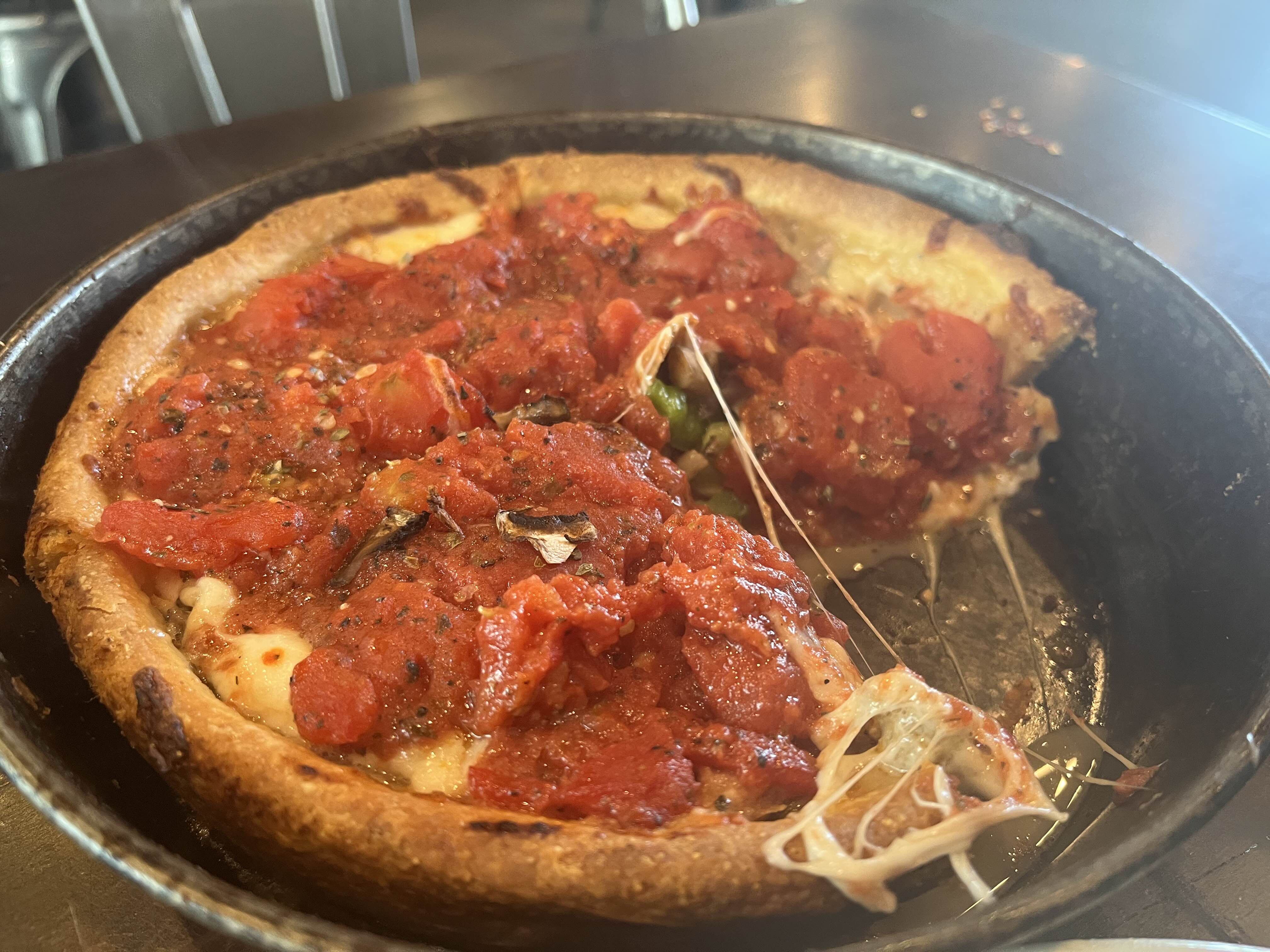Rance&amp;#39;s Chicago Pizza에서 먹은 pan pizza 입니다.
