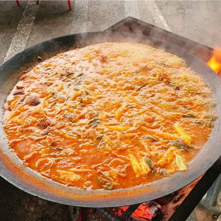 생생정보 참나무 장작 솥뚜껑 닭볶음탕 맛집