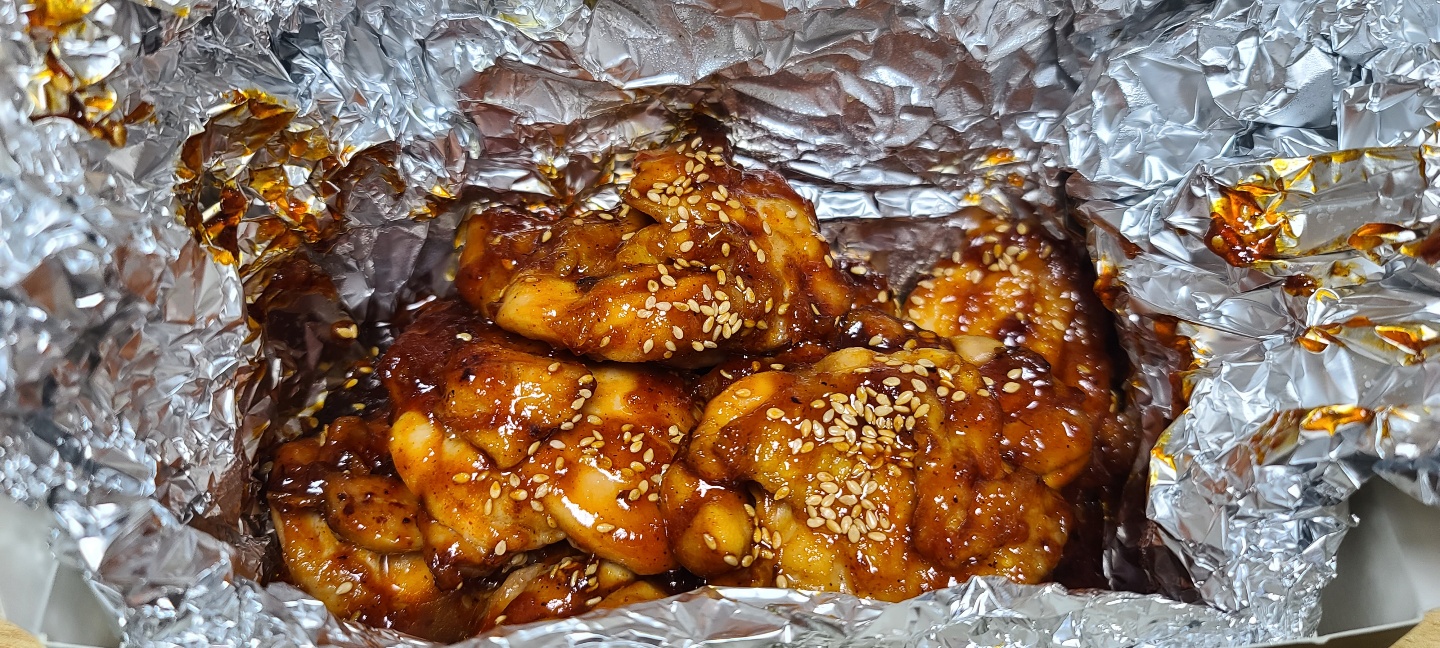 꾸브라꼬숯불두마리치킨 이미지