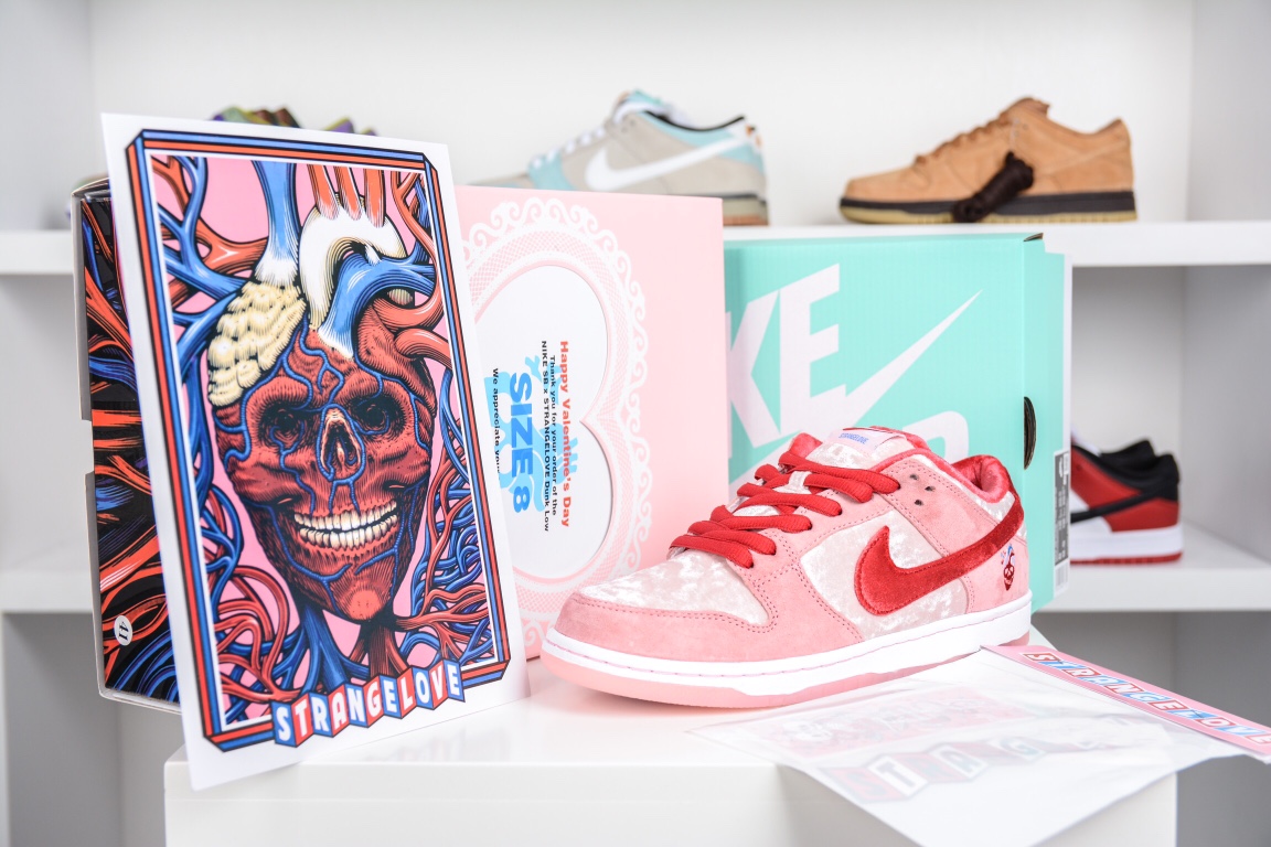  [NIKE x STRANGELOVE] G 나이키 X 스트레인지러브 SB 덩크 로우 스트레인지러브 스폐셜 박스 CT2552-800