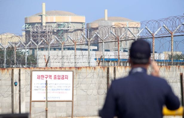  탈원전...나라를 말아 먹으려고 작정한 문재인...원전 수명 연장 미국은 절반, 한국은 0기