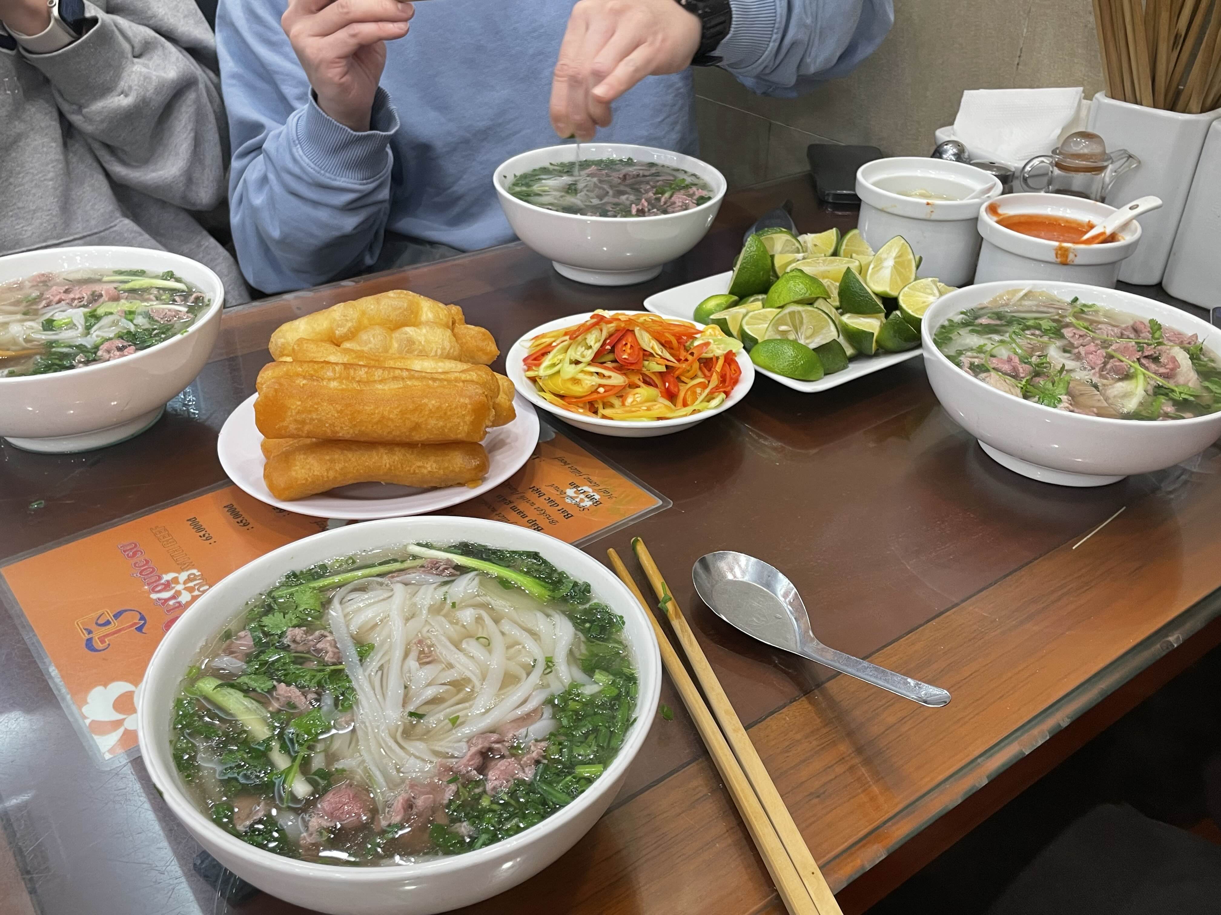 vietnam-hanoi-travel-trip-pho10-베트남-동남아-해외여행-여행-하노이-포텐-포10-쌀국수-맛집-쌀국수맛집-문재인-대통령-맛집-매운쌀국수-매운맛-웨이팅